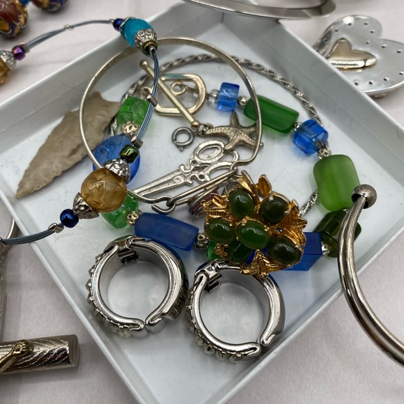 Vintage Junk Drawer Jewelry Lot & Miscellaneous Items - Picture 6 of 9